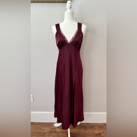 NWT WAYF V Neck Lace Detail Slip Satin MIdi Dress Women's Size S - Picture 1 of 8